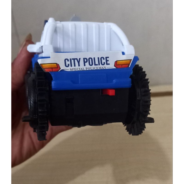 Mainan anak mobil jungkir balik