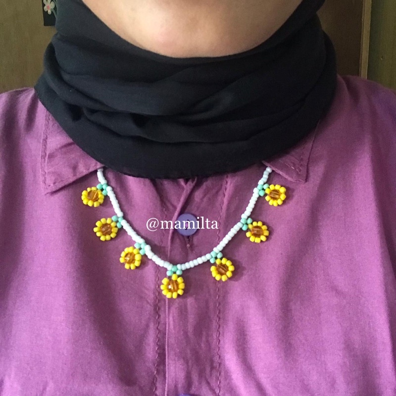 Kalung Manik Bunga Matahari