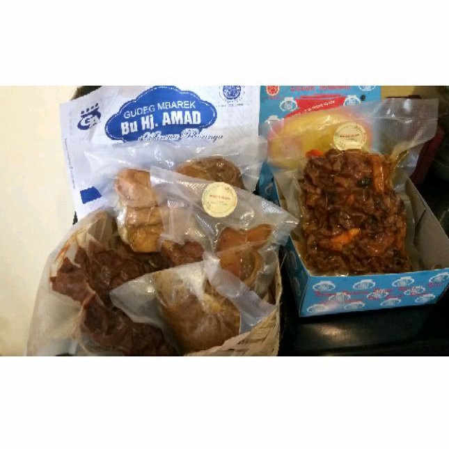 

Gudeg bu HJ AMAD mBarek fresh vaccum Krecek/Gudeg 1 kotak dos Makanan khas Oleh-oleh Jogja