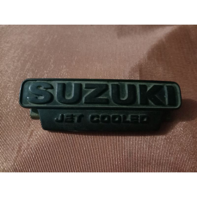 Emblem Logo Body Belakang Suzuki RC80 RC100 Original
