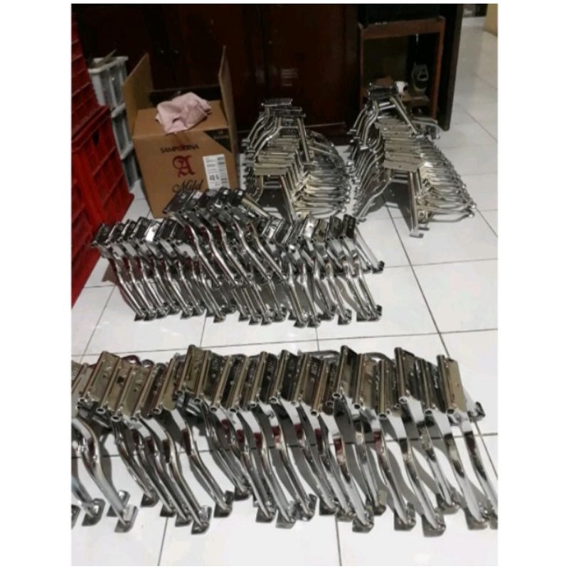 Standar Samping Honda chrome ring 17 Vario Beat scoopy 110 125 dan satu paketan standar samping dan standar 2 NTH