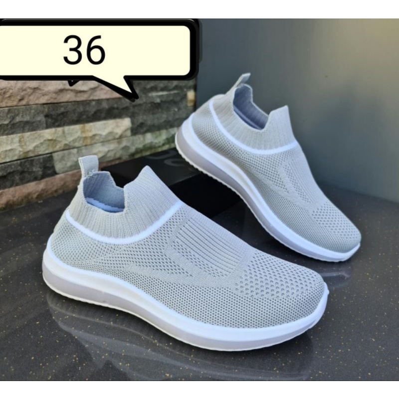 Sepatu Sneaker Slip-On Wanita Import