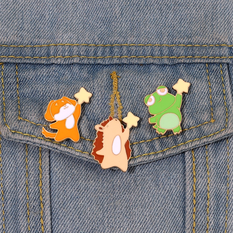 Kartun Hewan Bros Picking The Moon Puppy Kodok Landak Lapel Pin Hadiah Untuk Teman Aksesoris Pakaian Perhiasan