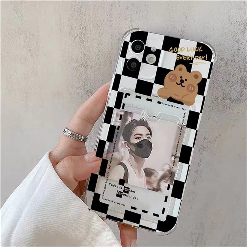 Soft Case Silikon TPU Motif Hati Untuk Phone Case For iPhone 14 13 12 11 Pro Max Se 2020 X XR Xs Max iPhone 7 8 Plus Checkerboard Love Phone Case Card Bag Holder Case All-Inclusive Camera Soft Silicone Protection TPU Back Cover