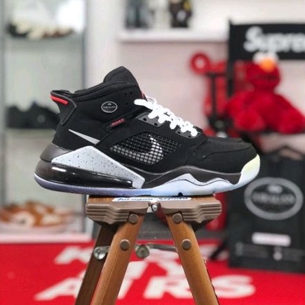 Jordan Mars 270 &quot;Black/Metallic Silver&quot;