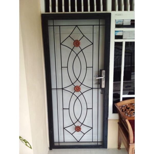 pintu besi kassa nyamuk