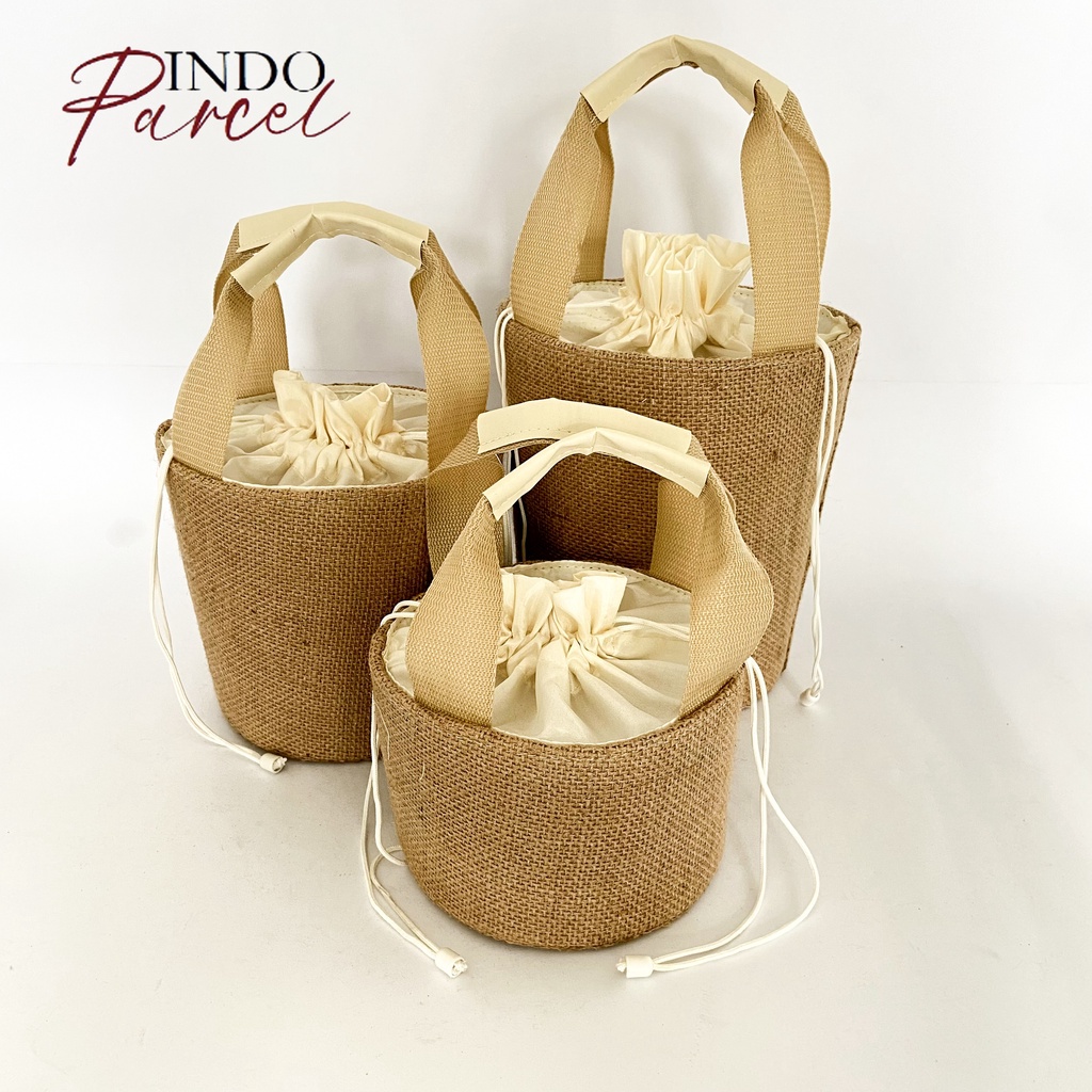 

RN INDOPARCEL - Tas Parcel Goni Tas Hampers Keranjang Goni tas souvenir tas keranjang parcel Terbaru