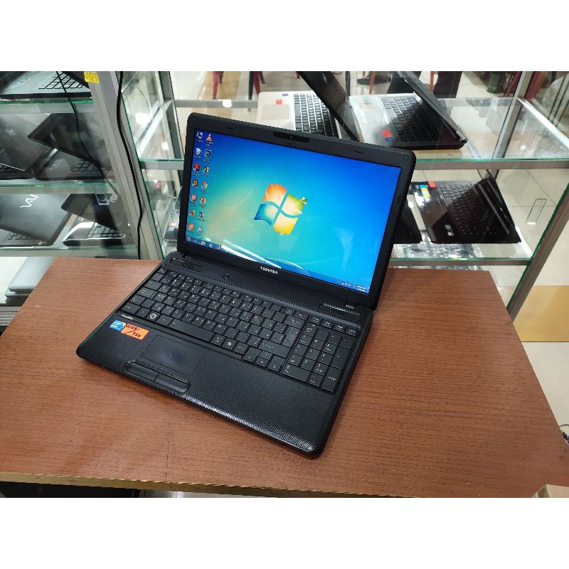 Laptop Toshiba Intel core i3 15inch RAM 2GB HDD 320GB windows 7 siap pakai ada kamera