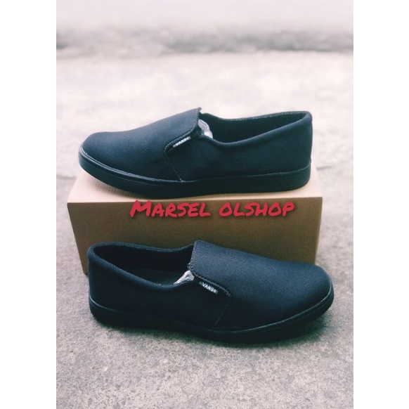 Sepatu slip on pria Sepatu sneakers pria Hitam