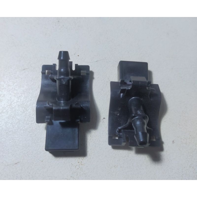 nozzle nozel semprotan air wiper depan Innova reborn Yaris Sienta Vios original baru