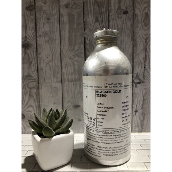 Blacken gold luzi-tomford noir anthrice