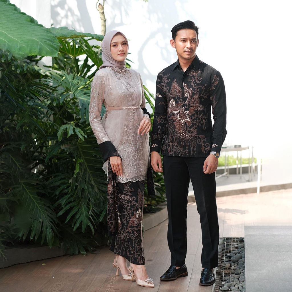 NEW ARRIVAL - Kebaya Modern Batik Couple Revanza Kebaya Modern 2023 Baju Couple Pasangan Lengan Panjang Tunik Brokat Mix Furing Velvet