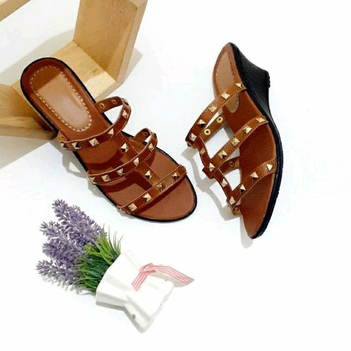 Wedges Kulit Wanita