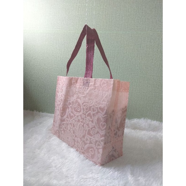 

Tas kue brownies sovenir alas 27x10 motif timbul/embos