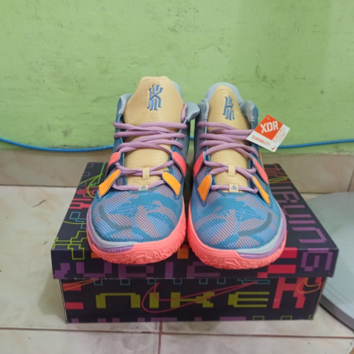 sepatu basket kyrie 7 expression