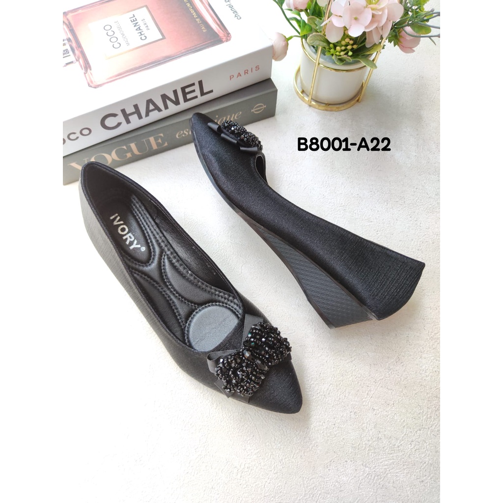 Ivory Sepatu Wanita Wedges Satin Jumbo 41-44 B8001-A22
