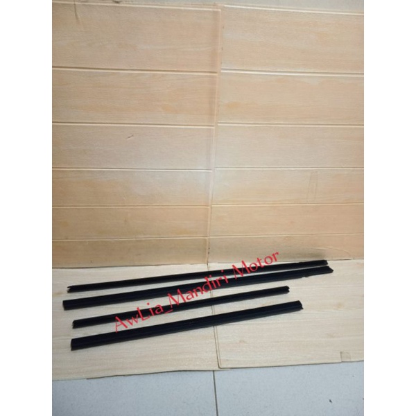 pelipit kaca luar water strip Honda jazz GE8 ORIGINAL 1 SET