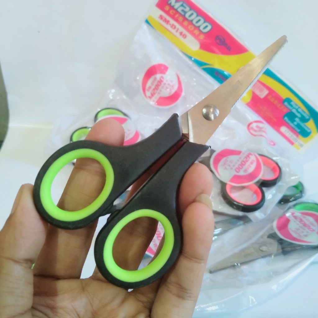 

(Harga 1 RENTENG KECIL = 12pcs ) gunting KECIL warna, pemotong, alat potong, gunting warna