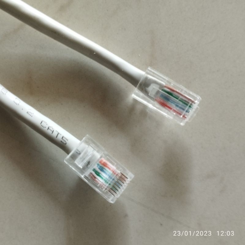 Kabel LAN UTP Cat 5e Panjang 1M Sudah Terpasang Konektor RJ45 Konfigurasi Straight