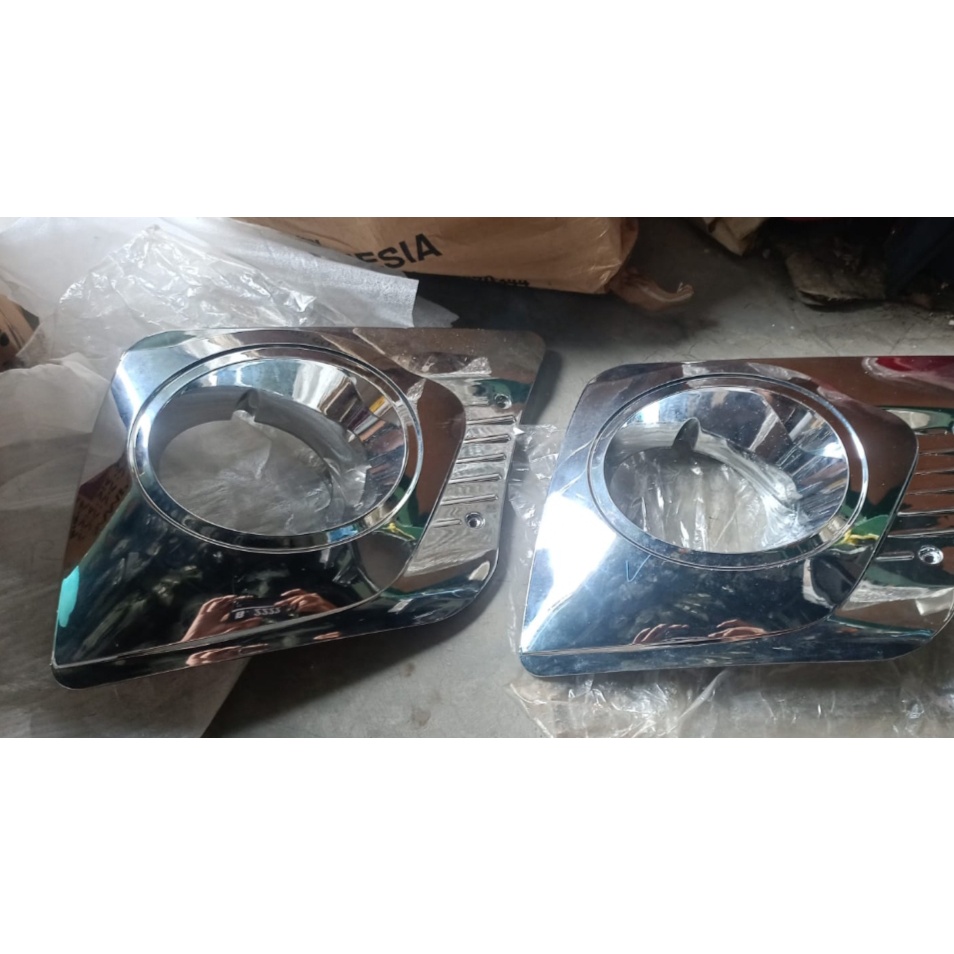Cover Fog Lamp / Tutup Lampu Kabut kanan Chrome Daihatsu Taruna Oxxy ori