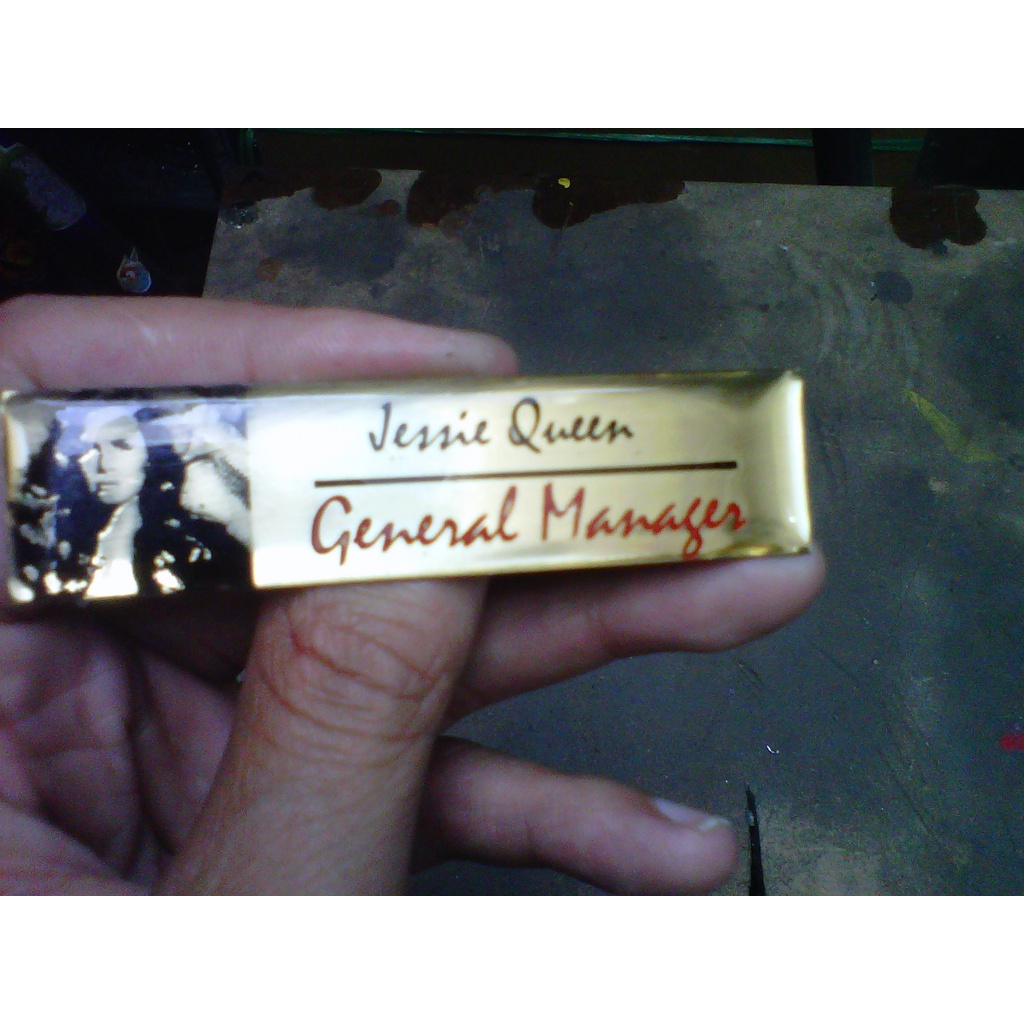 

Name Tag Kuningan Belakang Penjepit Peniti