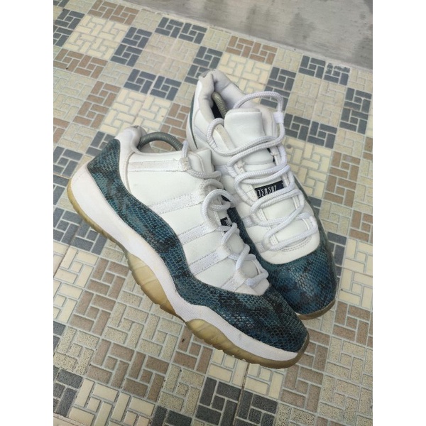 Air Jordan 11 low bekas