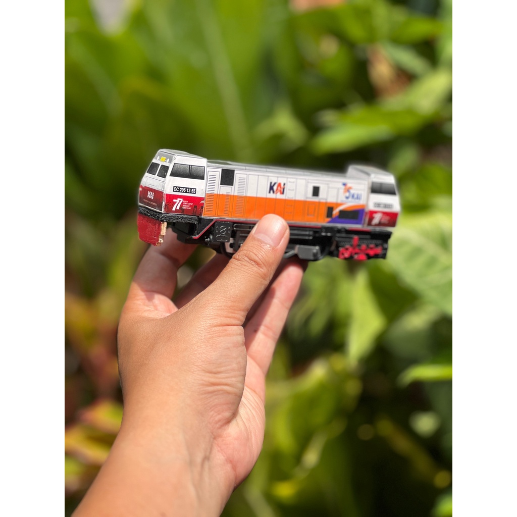 Jual Kereta Api Lokomotif Cc206 Livery Hut Ri Merah Putih Miniatur
