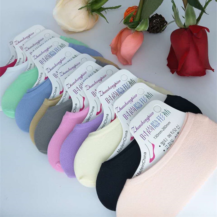 MoonLand 19  Kaos Kaki Anti Slip Socks Motif Polos Invicible Fashion Wanita