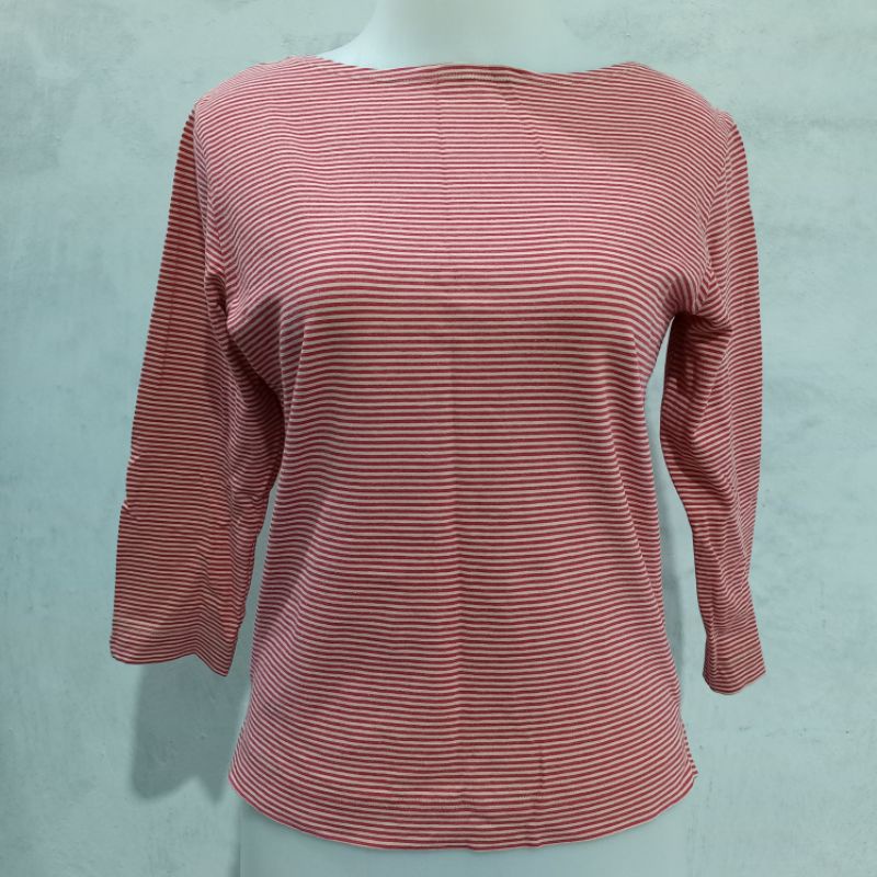 Uniqlo T-Shirt Kaos Stripe Merah Preloved