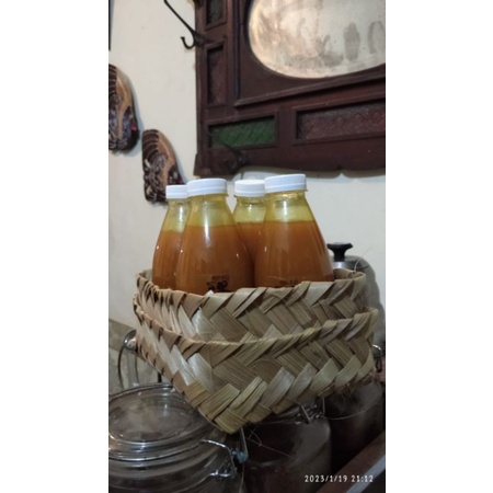 

Hamper Minuman Jawa Tradisional Kunyit Asem Beras Kencur