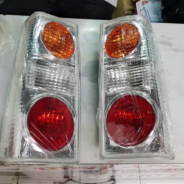 Lampu Belakang Nissan Terrano