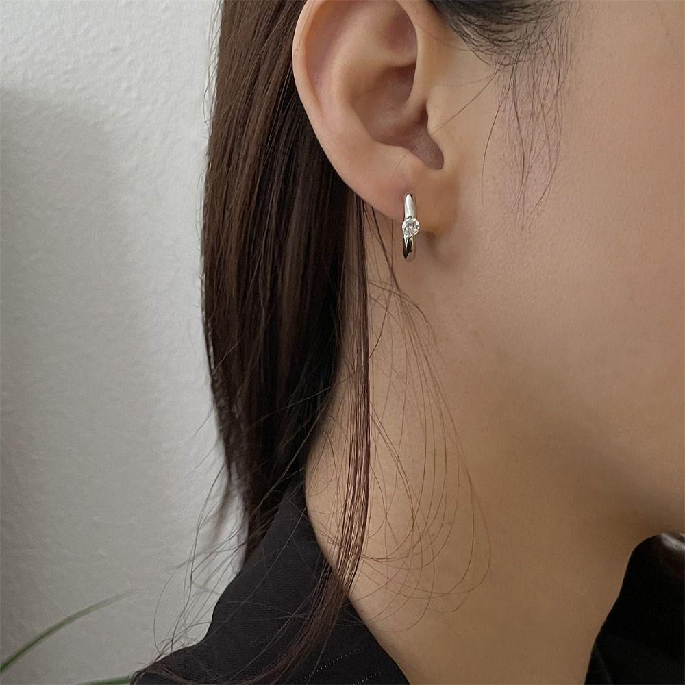 Mxbeauty Anting Hoop Wanita Keren Manis Lingkaran Mini Kepribadian Zirkon Perhiasan Fashion