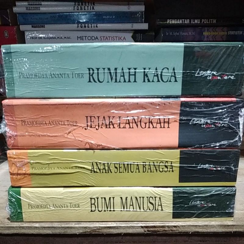 

Paket 4 Buku Tertalogi Pulau Buru Bumi Manusia,Anak Semua Bangsa,Jejak Langkah,Rumah Kaca