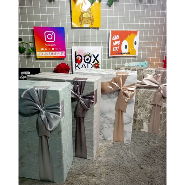 

BOX KADO MOTIF MURMUR UKURAN 30cm x 25 cm Tinggi 10cm