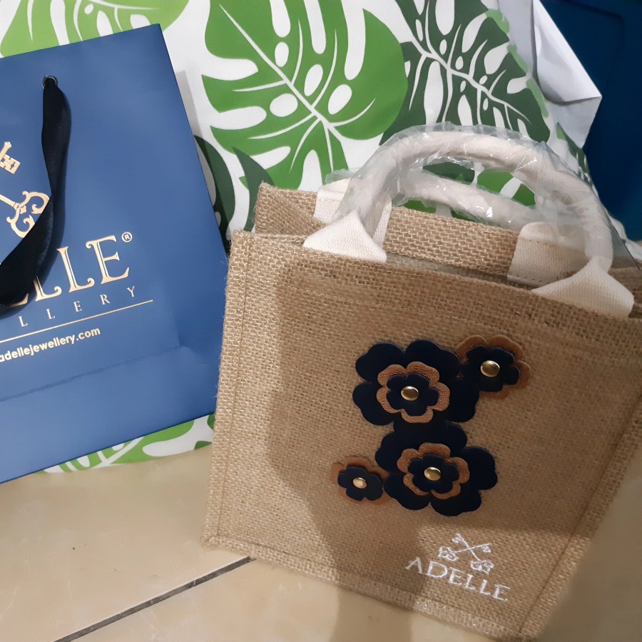 

Adelle jewellery goodie bag cocok untuk pesta