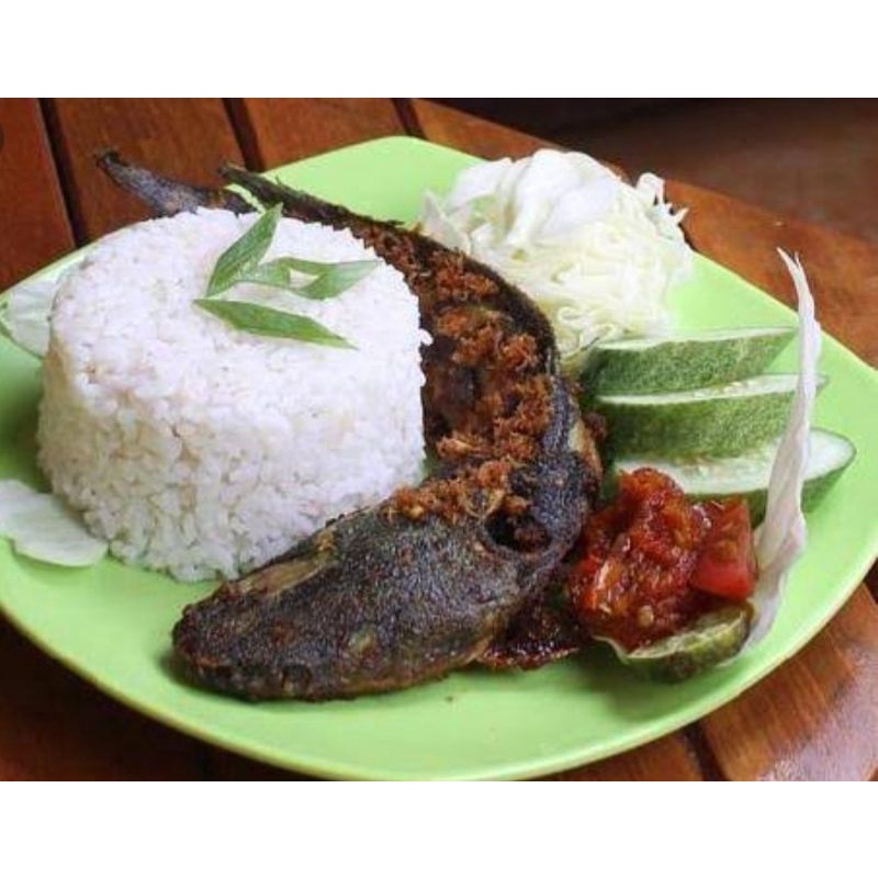 

Lalapan lele dan nasi