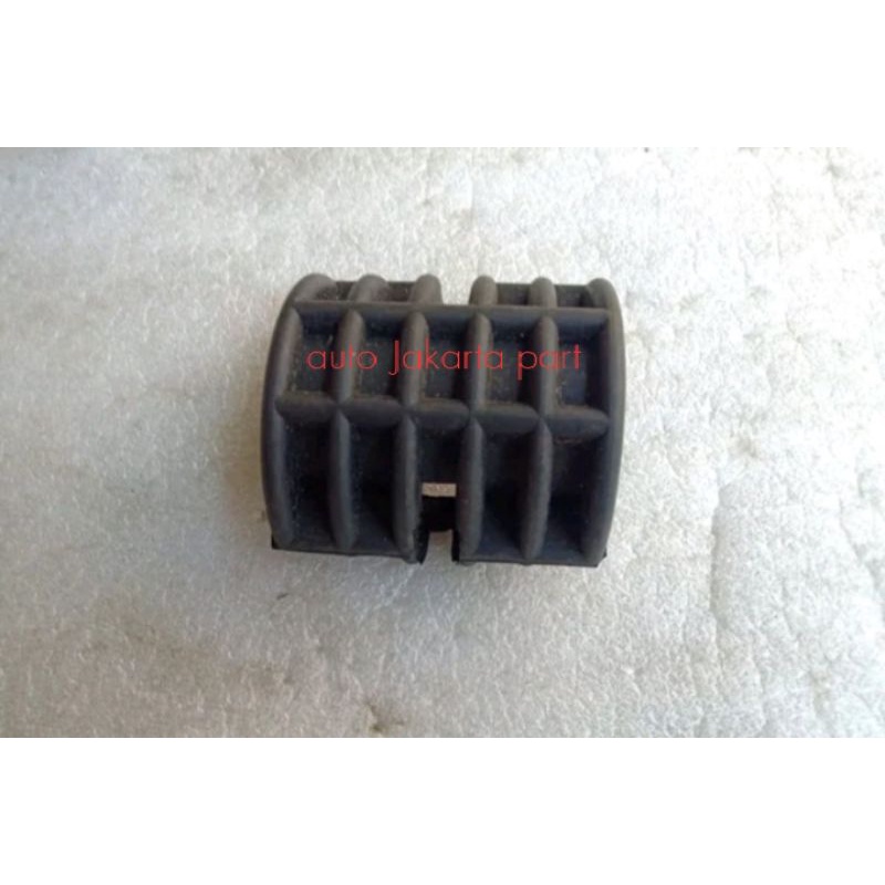 Karet dumper tatakan tangki suzuki GT100 GT125  GT185 GT250 GT380 TS100 TS125 honco original baru