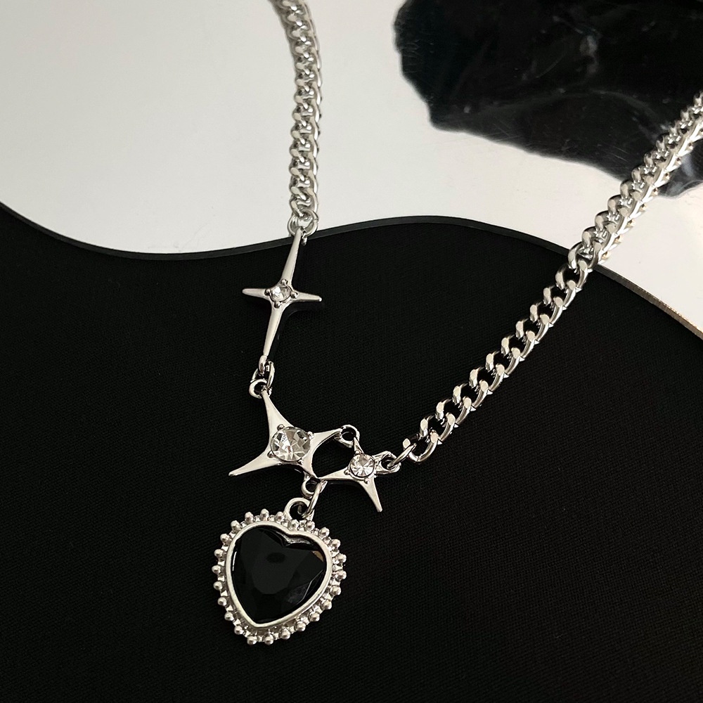 Kalung Liontin Cinta Hitam Punk Korea Fashion Logam Rantai Tebal Rantai Klavikula Wanita