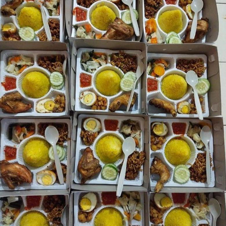 

8.8 Flash Sale Nasi Kuning Box Paket Mewah Halal Murah Enak dan Terjangkau