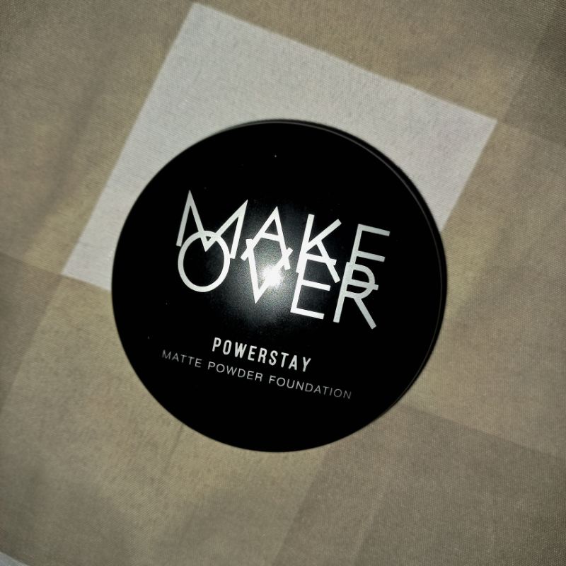 [Preloved] MAKEOVER POWERSTAY MATTE POWDER FOUNDATION W33