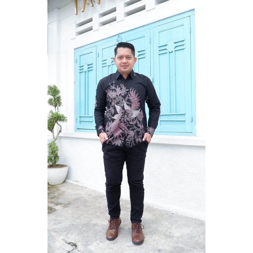 KUTUT HITAM Kemeja Batik Pria Hitam SLimfit Lengan Panjang Lapis Furing Batik Solo Asli