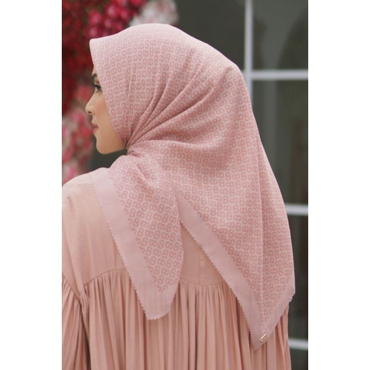 Buttonscarves The Tapis Suare - Peach