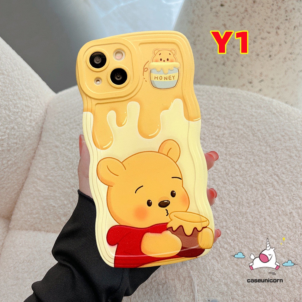 IPHONE Casing Ponsel Pasangan Lucu Kompatibel Untuk Iphone11 14 13 12 Pro Max XR 14 6 6s 87 Plus X XS Max SE 2020 Kartun Winnie the Pooh Beruang Strawberry Lotos Tepi Bergelombang Lembut Tpu Penutup Belakang