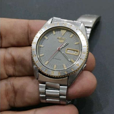 SEIKO 5 17J REF. 7009-3040 Circa 1980 DIAL TEXTURE