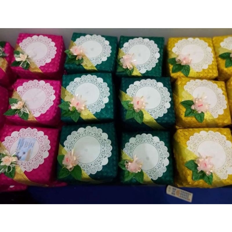 

[ Halodul ] Besek cantik warna 18x18 | besek bambu hampers kotak hantaran lebaran