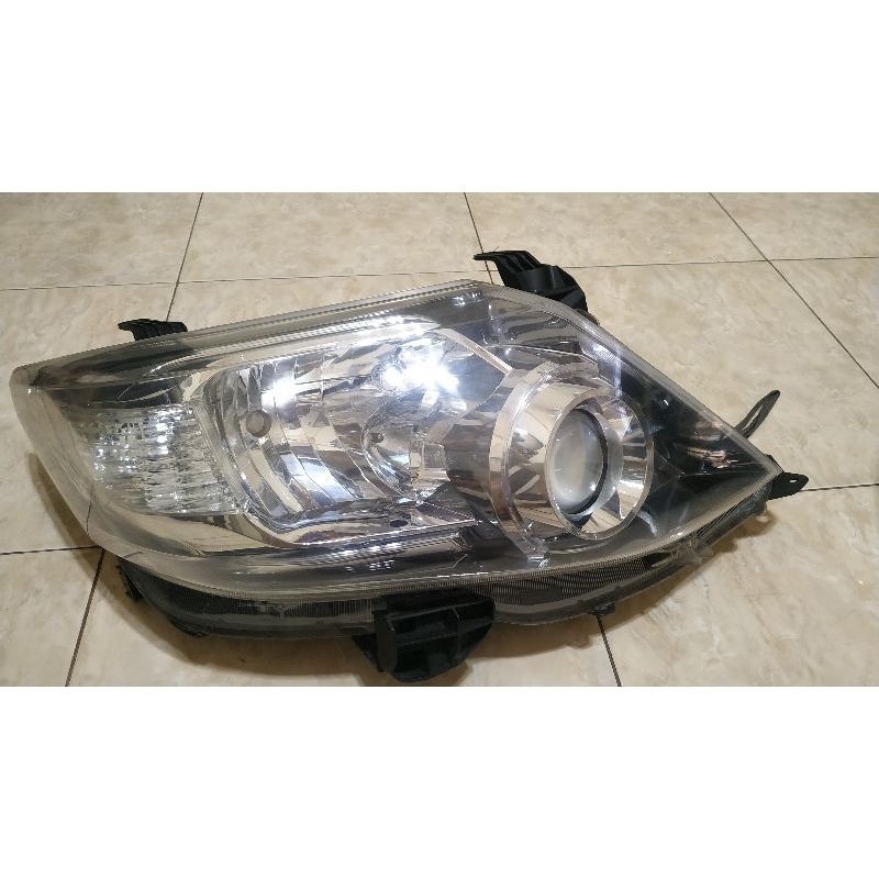 Headlamp lampu depan Toyota Grand fortuner 2012 2013