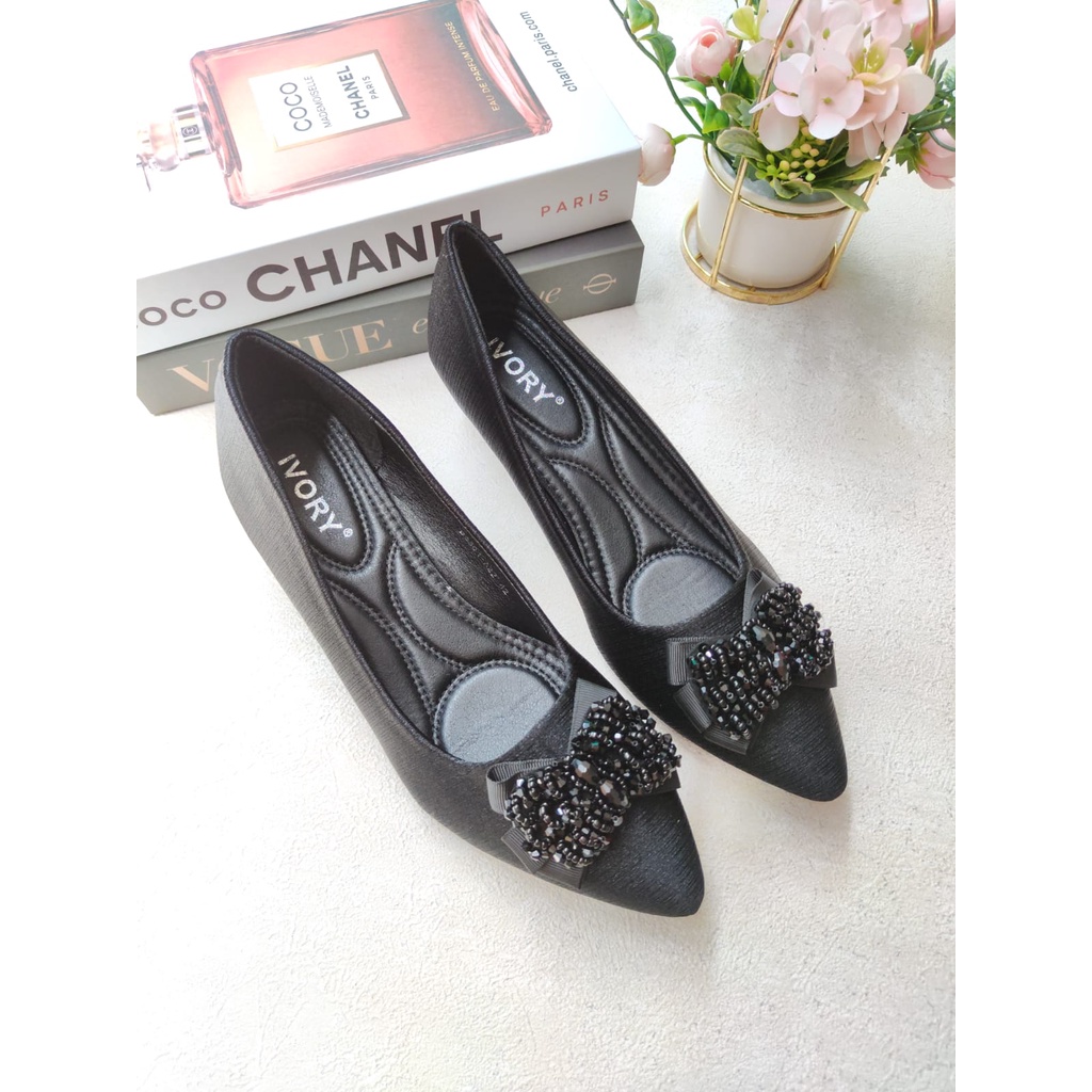 Ivory Sepatu Wanita Wedges Satin Jumbo 41-44 B8001-A22