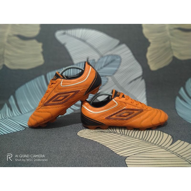 sepatu bola Umbro diamond pro - second brand original - size 43 - siap kirim - sepatu running - sepa