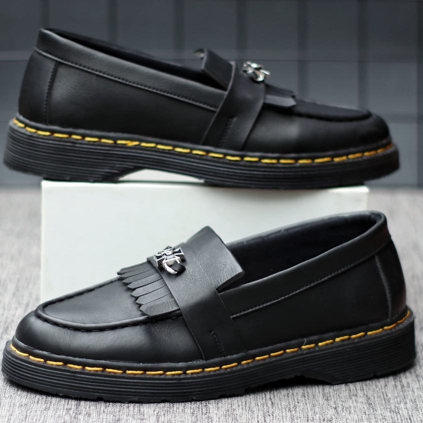 Sepatu Docmart Pria Pantofel Loafers Pria Kulit Sinthetic Kasual Formal Slip On Moccasin Hitam Slop Cowok Ori