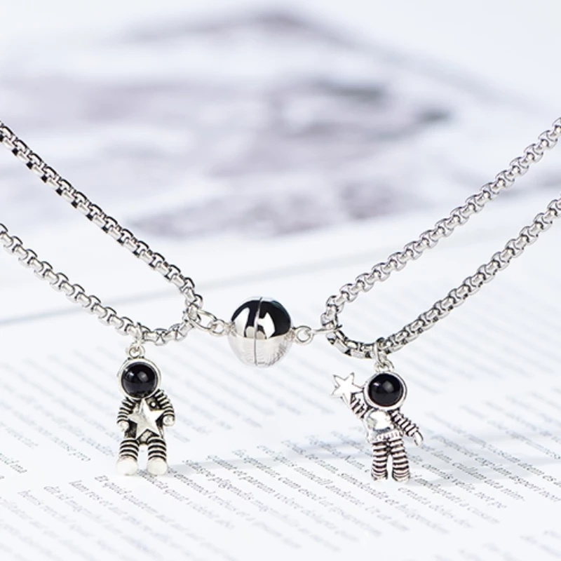 2 Pcs Set Kreatif Spaceman Astronot Jarak Menarik Kalung Pasangan/Wanita Sederhana Pesona Kalung/Kalung Klavikula Elegan/Kepribadian Kalung Rantai Pantai